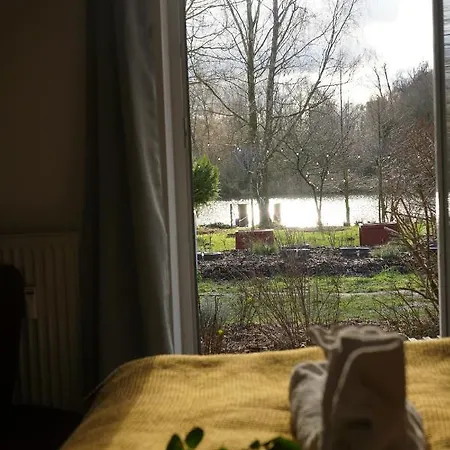 Riverside Otel