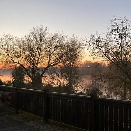 Riverside Отель 3*