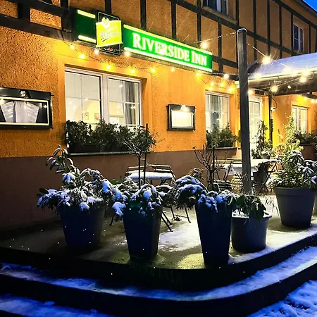 Riverside Отель